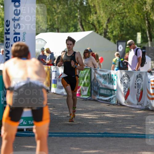 01.09.2024 - 17. Tribühne Triathlon Michael Strokosch http://msf.ph/oto/6907904 01.09.2024 11:44:22 Ziel 384 meine-sportfotos.de
