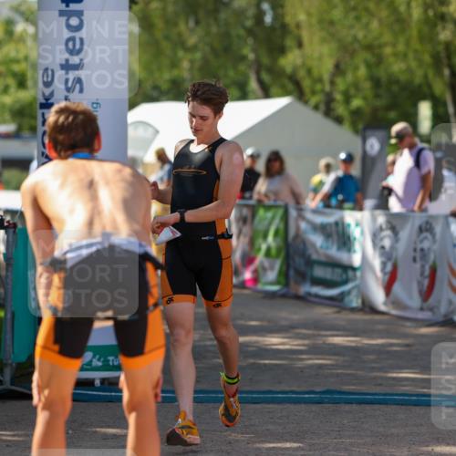 01.09.2024 - 17. Tribühne Triathlon Michael Strokosch http://msf.ph/oto/6907944 01.09.2024 11:44:23 Ziel 384 meine-sportfotos.de