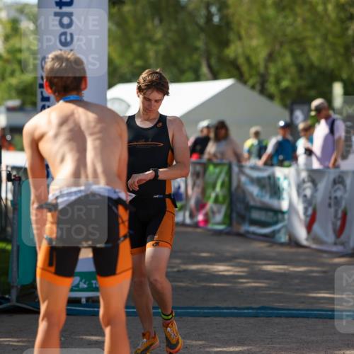 01.09.2024 - 17. Tribühne Triathlon Michael Strokosch http://msf.ph/oto/6907955 01.09.2024 11:44:23 Ziel 384 meine-sportfotos.de