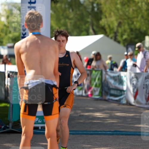 01.09.2024 - 17. Tribühne Triathlon Michael Strokosch http://msf.ph/oto/6907963 01.09.2024 11:44:24 Ziel 384 meine-sportfotos.de
