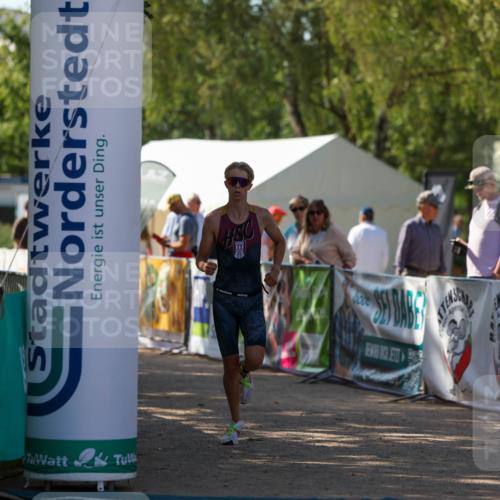 01.09.2024 - 17. Tribühne Triathlon Michael Strokosch http://msf.ph/oto/6907975 01.09.2024 11:44:31 Ziel 317 meine-sportfotos.de