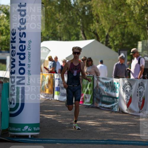 01.09.2024 - 17. Tribühne Triathlon Michael Strokosch http://msf.ph/oto/6907983 01.09.2024 11:44:31 Ziel 317 meine-sportfotos.de
