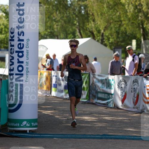 01.09.2024 - 17. Tribühne Triathlon Michael Strokosch http://msf.ph/oto/6907992 01.09.2024 11:44:31 Ziel 317 meine-sportfotos.de