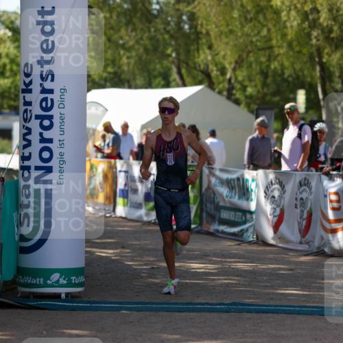 01.09.2024 - 17. Tribühne Triathlon Michael Strokosch http://msf.ph/oto/6907999 01.09.2024 11:44:31 Ziel 317 meine-sportfotos.de