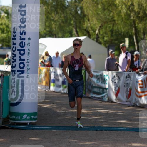 01.09.2024 - 17. Tribühne Triathlon Michael Strokosch http://msf.ph/oto/6908003 01.09.2024 11:44:32 Ziel 317 meine-sportfotos.de