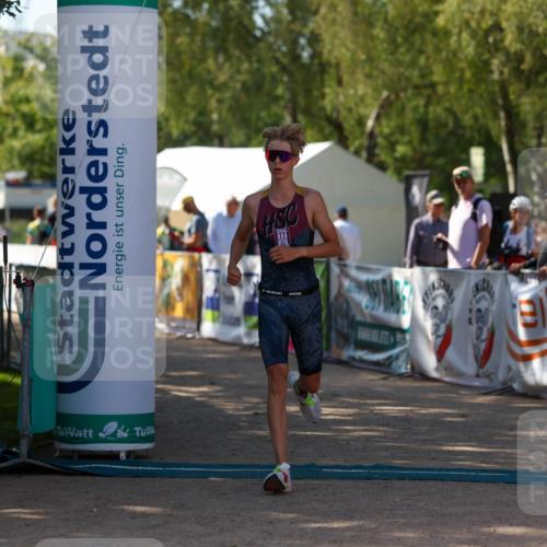 01.09.2024 - 17. Tribühne Triathlon Michael Strokosch http://msf.ph/oto/6908012 01.09.2024 11:44:32 Ziel 317 meine-sportfotos.de