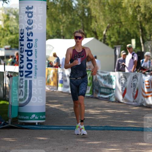 01.09.2024 - 17. Tribühne Triathlon Michael Strokosch http://msf.ph/oto/6908019 01.09.2024 11:44:32 Ziel 317 meine-sportfotos.de
