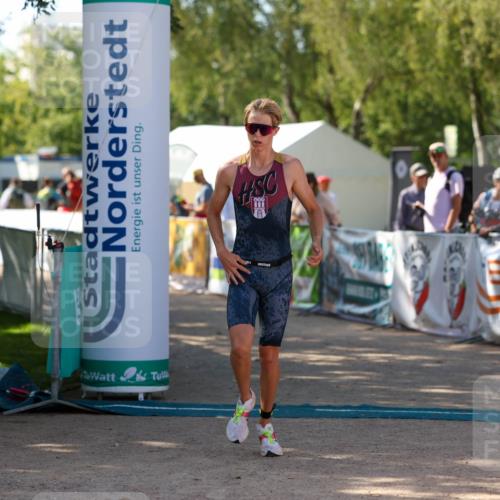 01.09.2024 - 17. Tribühne Triathlon Michael Strokosch http://msf.ph/oto/6908026 01.09.2024 11:44:33 Ziel 317 meine-sportfotos.de