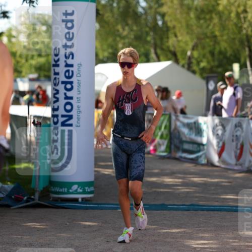 01.09.2024 - 17. Tribühne Triathlon Michael Strokosch http://msf.ph/oto/6908030 01.09.2024 11:44:33 Ziel 317 meine-sportfotos.de