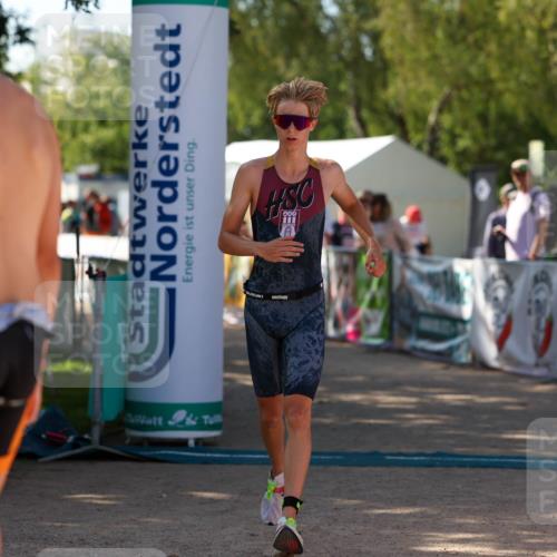 01.09.2024 - 17. Tribühne Triathlon Michael Strokosch http://msf.ph/oto/6908034 01.09.2024 11:44:33 Ziel 317 meine-sportfotos.de