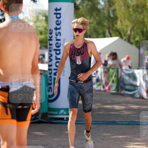 01.09.2024 - 17. Tribühne Triathlon Michael Strokosch http://msf.ph/oto/6908046 01.09.2024 11:44:34 Ziel 317 meine-sportfotos.de