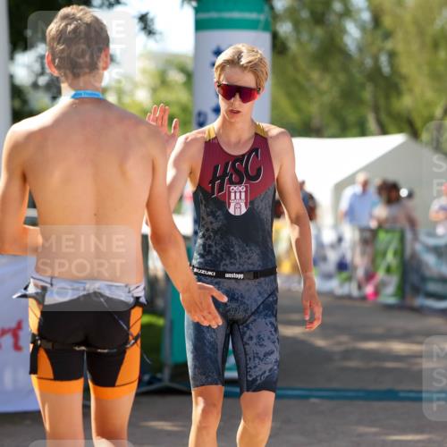 01.09.2024 - 17. Tribühne Triathlon Michael Strokosch http://msf.ph/oto/6908068 01.09.2024 11:44:35 Ziel 317 meine-sportfotos.de