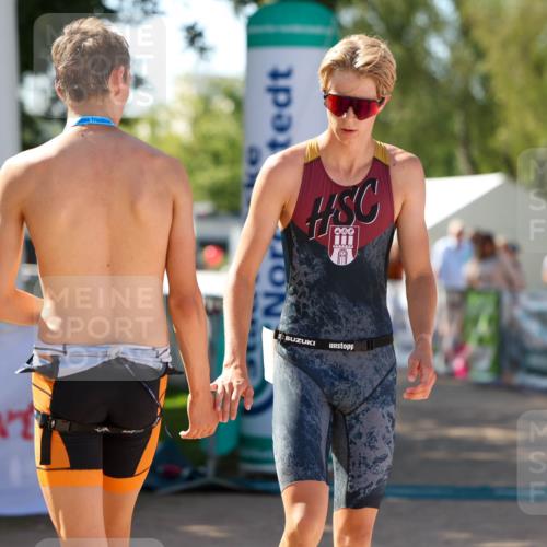 01.09.2024 - 17. Tribühne Triathlon Michael Strokosch http://msf.ph/oto/6908078 01.09.2024 11:44:35 Ziel 317 meine-sportfotos.de