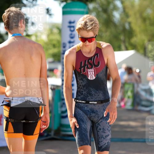 01.09.2024 - 17. Tribühne Triathlon Michael Strokosch http://msf.ph/oto/6908082 01.09.2024 11:44:36 Ziel 317 meine-sportfotos.de
