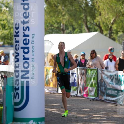 01.09.2024 - 17. Tribühne Triathlon Michael Strokosch http://msf.ph/oto/6908093 01.09.2024 11:45:06 Ziel 351 meine-sportfotos.de