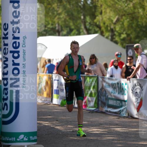 01.09.2024 - 17. Tribühne Triathlon Michael Strokosch http://msf.ph/oto/6908103 01.09.2024 11:45:06 Ziel 351 meine-sportfotos.de