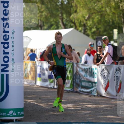 01.09.2024 - 17. Tribühne Triathlon Michael Strokosch http://msf.ph/oto/6908110 01.09.2024 11:45:07 Ziel 351 meine-sportfotos.de