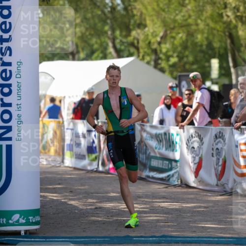 01.09.2024 - 17. Tribühne Triathlon Michael Strokosch http://msf.ph/oto/6908118 01.09.2024 11:45:07 Ziel 351 meine-sportfotos.de