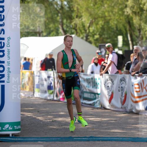01.09.2024 - 17. Tribühne Triathlon Michael Strokosch http://msf.ph/oto/6908122 01.09.2024 11:45:07 Ziel 351 meine-sportfotos.de
