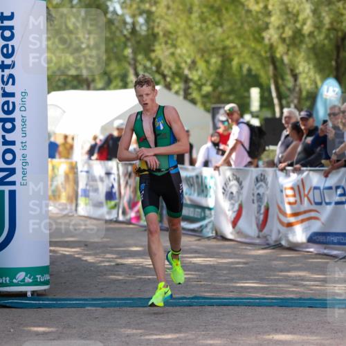 01.09.2024 - 17. Tribühne Triathlon Michael Strokosch http://msf.ph/oto/6908137 01.09.2024 11:45:07 Ziel 351 meine-sportfotos.de