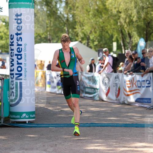 01.09.2024 - 17. Tribühne Triathlon Michael Strokosch http://msf.ph/oto/6908153 01.09.2024 11:45:08 Ziel 351 meine-sportfotos.de