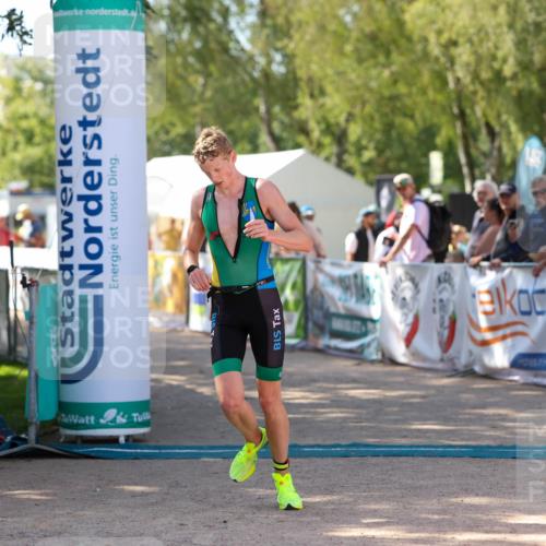 01.09.2024 - 17. Tribühne Triathlon Michael Strokosch http://msf.ph/oto/6908160 01.09.2024 11:45:08 Ziel 351 meine-sportfotos.de