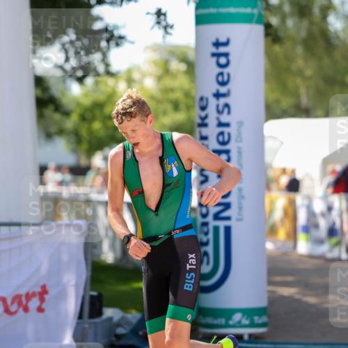 01.09.2024 - 17. Tribühne Triathlon Michael Strokosch http://msf.ph/oto/6908171 01.09.2024 11:45:09 Ziel 351 meine-sportfotos.de
