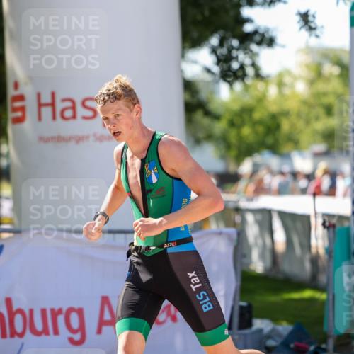 01.09.2024 - 17. Tribühne Triathlon Michael Strokosch http://msf.ph/oto/6908176 01.09.2024 11:45:09 Ziel 351 meine-sportfotos.de