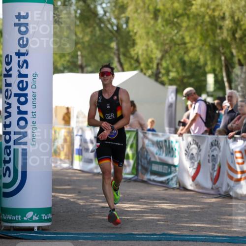01.09.2024 - 17. Tribühne Triathlon Michael Strokosch http://msf.ph/oto/6908196 01.09.2024 11:45:20 Ziel 436 meine-sportfotos.de