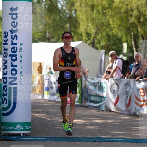 01.09.2024 - 17. Tribühne Triathlon Michael Strokosch http://msf.ph/oto/6908203 01.09.2024 11:45:20 Ziel 436 meine-sportfotos.de