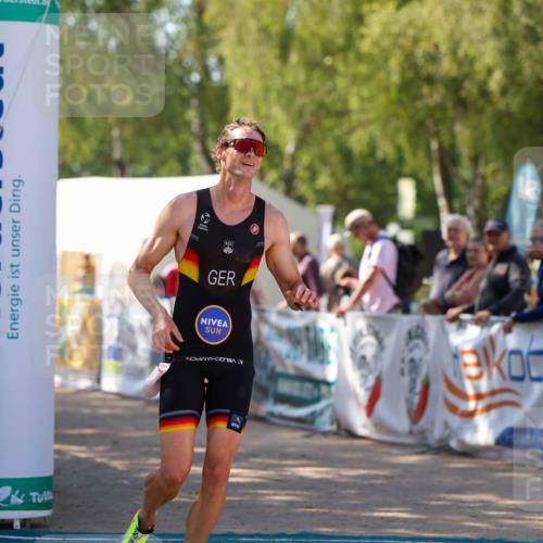 01.09.2024 - 17. Tribühne Triathlon Michael Strokosch http://msf.ph/oto/6908221 01.09.2024 11:45:21 Ziel 436 meine-sportfotos.de