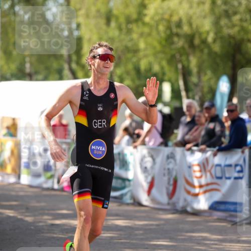01.09.2024 - 17. Tribühne Triathlon Michael Strokosch http://msf.ph/oto/6908230 01.09.2024 11:45:21 Ziel 436 meine-sportfotos.de