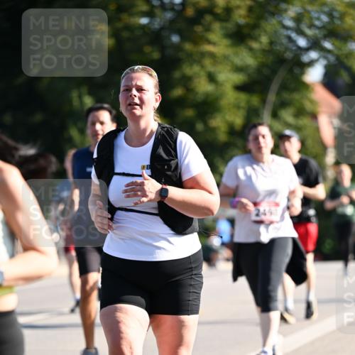 01.09.2024 - BARMER Alsterlauf Dr. Thomas Lammeyer http://msf.ph/oto/6908691 01.09.2024 09:43:36 Laufen 2498 meine-sportfotos.de