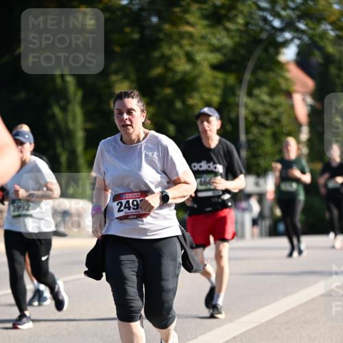 01.09.2024 - BARMER Alsterlauf Dr. Thomas Lammeyer http://msf.ph/oto/6908730 01.09.2024 09:43:37 Laufen 3992, 35, 249, 466 meine-sportfotos.de