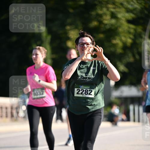 01.09.2024 - BARMER Alsterlauf Dr. Thomas Lammeyer http://msf.ph/oto/6909102 01.09.2024 09:43:56 Laufen 8032, 35, 2282 meine-sportfotos.de
