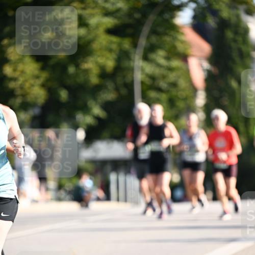 01.09.2024 - BARMER Alsterlauf Dr. Thomas Lammeyer http://msf.ph/oto/6909174 01.09.2024 09:43:59 Laufen 3 meine-sportfotos.de