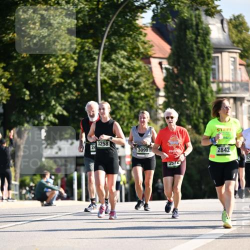 01.09.2024 - BARMER Alsterlauf Dr. Thomas Lammeyer http://msf.ph/oto/6909180 01.09.2024 09:43:59 Laufen 3258, 24, 3099, 3572, 2842, 1521 meine-sportfotos.de