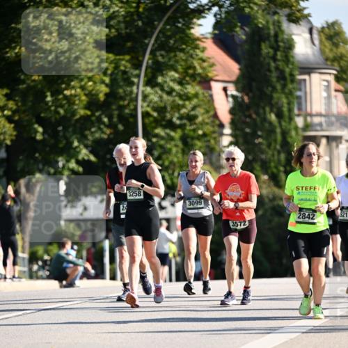01.09.2024 - BARMER Alsterlauf Dr. Thomas Lammeyer http://msf.ph/oto/6909189 01.09.2024 09:43:59 Laufen 24, 3258, 3099, 3572, 2842, 521 meine-sportfotos.de