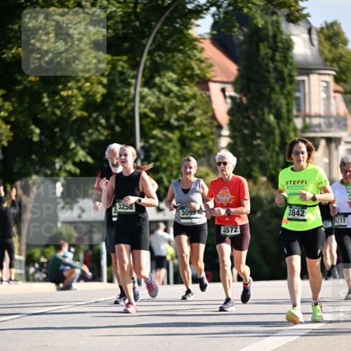 01.09.2024 - BARMER Alsterlauf Dr. Thomas Lammeyer http://msf.ph/oto/6909197 01.09.2024 09:44:00 Laufen 3258, 3099, 3572, 2842, 5211 meine-sportfotos.de