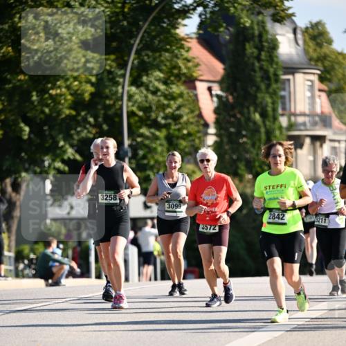 01.09.2024 - BARMER Alsterlauf Dr. Thomas Lammeyer http://msf.ph/oto/6909200 01.09.2024 09:44:00 Laufen 3258, 3099, 3572, 2842, 5211 meine-sportfotos.de