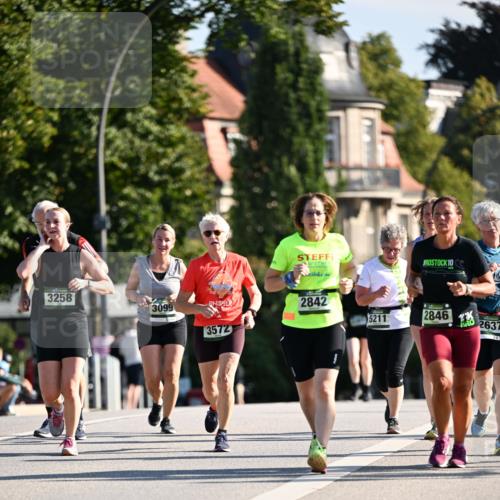 01.09.2024 - BARMER Alsterlauf Dr. Thomas Lammeyer http://msf.ph/oto/6909205 01.09.2024 09:44:00 Laufen 10, 3258, 3099, 2842, 5211, 2846, 3572, 2637, 2631 meine-sportfotos.de
