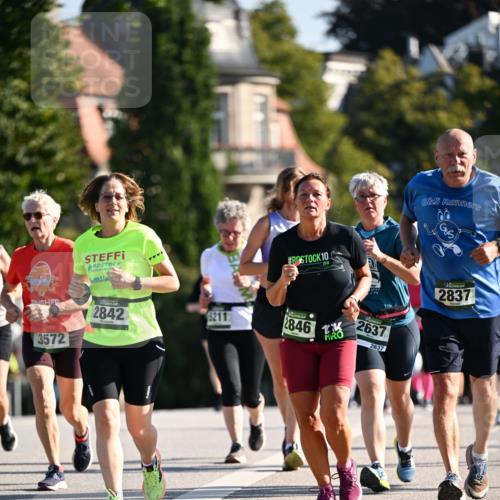 01.09.2024 - BARMER Alsterlauf Dr. Thomas Lammeyer http://msf.ph/oto/6909236 01.09.2024 09:44:01 Laufen 10, 3572, 2842, 5211, 2846, 2637, 2637, 2837 meine-sportfotos.de