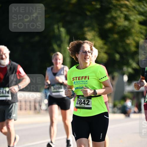 01.09.2024 - BARMER Alsterlauf Dr. Thomas Lammeyer http://msf.ph/oto/6909325 01.09.2024 09:44:05 Laufen 2474, 5, 2842 meine-sportfotos.de
