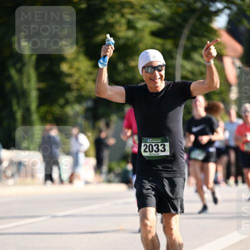 01.09.2024 - BARMER Alsterlauf Dr. Thomas Lammeyer http://msf.ph/oto/6909496 01.09.2024 09:44:13 Laufen 35, 2033 meine-sportfotos.de
