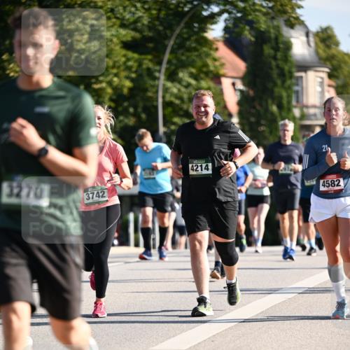 01.09.2024 - BARMER Alsterlauf Dr. Thomas Lammeyer http://msf.ph/oto/6909788 01.09.2024 09:44:24 Laufen 3270, 3742, 4214, 4582 meine-sportfotos.de