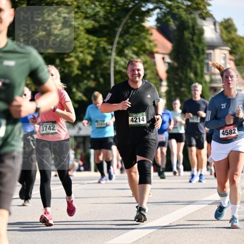 01.09.2024 - BARMER Alsterlauf Dr. Thomas Lammeyer http://msf.ph/oto/6909805 01.09.2024 09:44:25 Laufen 4214, 3742, 2043, 21, 4582 meine-sportfotos.de