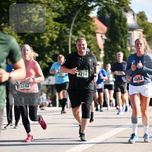 01.09.2024 - BARMER Alsterlauf Dr. Thomas Lammeyer http://msf.ph/oto/6909813 01.09.2024 09:44:25 Laufen 3742, 4214, 4582 meine-sportfotos.de