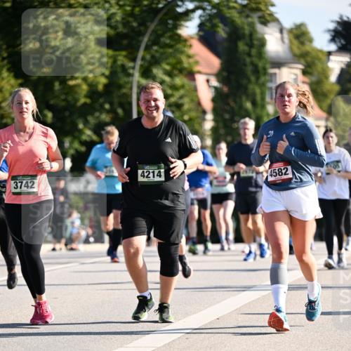 01.09.2024 - BARMER Alsterlauf Dr. Thomas Lammeyer http://msf.ph/oto/6909816 01.09.2024 09:44:25 Laufen 4214, 3742, 21, 2570, 4582 meine-sportfotos.de
