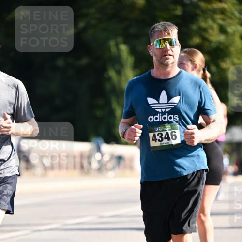 01.09.2024 - BARMER Alsterlauf Dr. Thomas Lammeyer http://msf.ph/oto/6910040 01.09.2024 09:44:34 Laufen 4346 meine-sportfotos.de