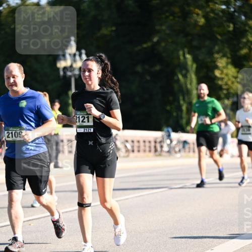 01.09.2024 - BARMER Alsterlauf Dr. Thomas Lammeyer http://msf.ph/oto/6910510 01.09.2024 09:44:52 Laufen 2109, 2121, 2121 meine-sportfotos.de